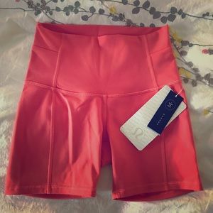 Lululemon Wunder Short *5" size 4