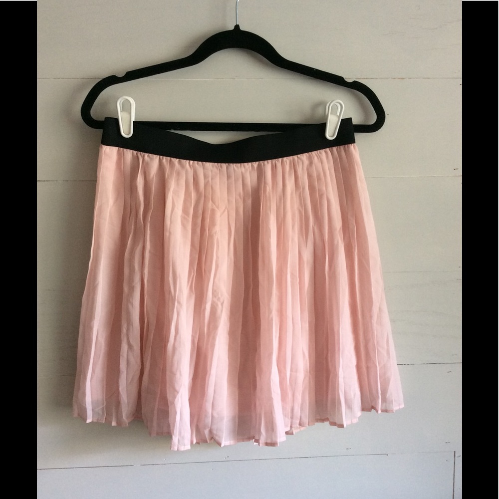 Pleated skirt