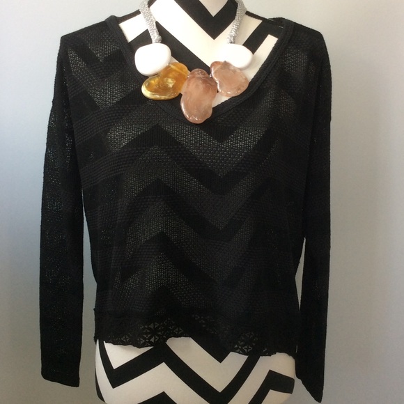 1 MEDIUM LEFTBlack Split Back Sweater - Picture 2 of 6