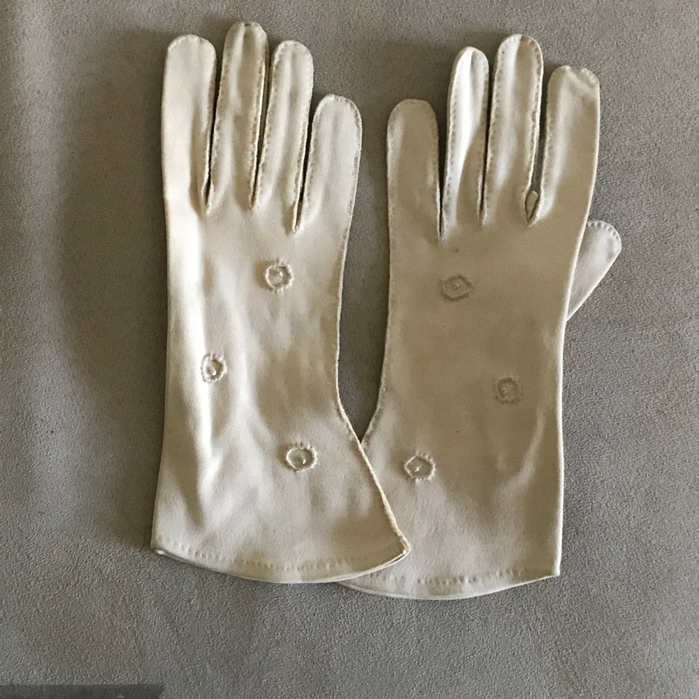 Cream Colored Vintage Leather Gloves