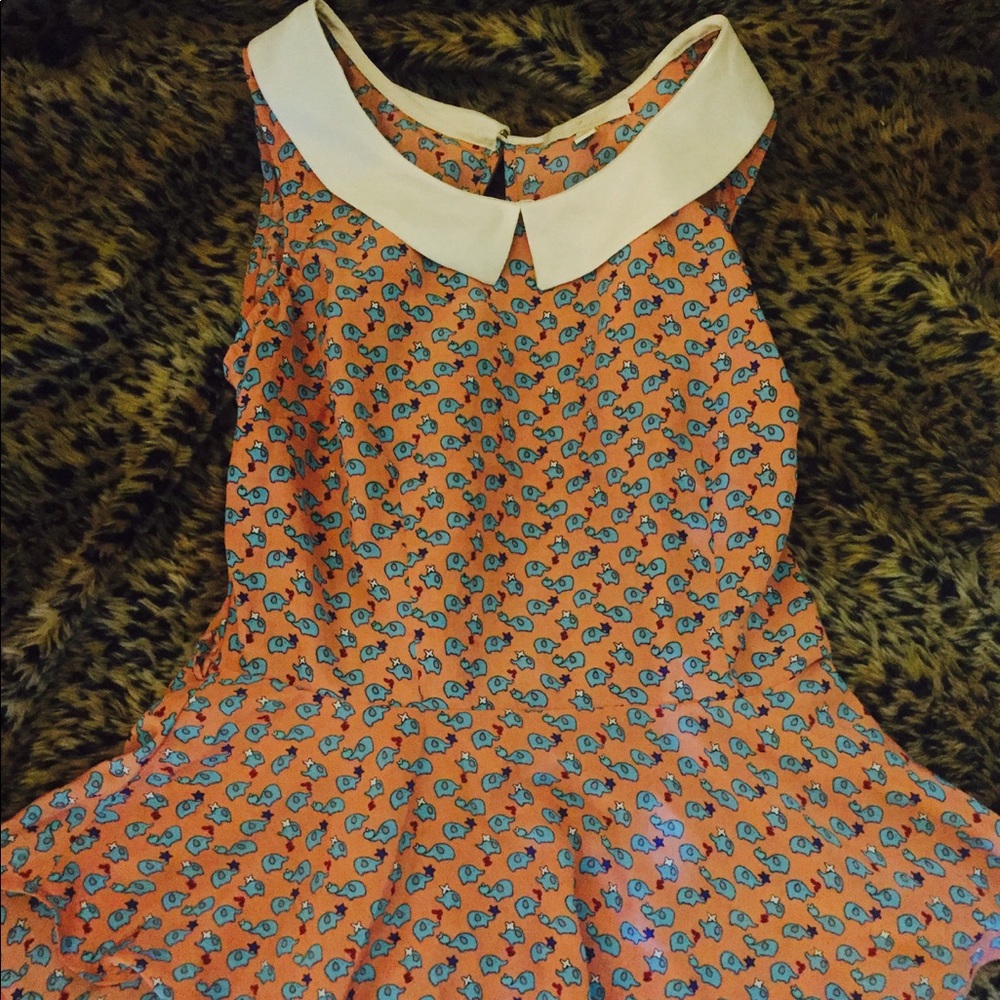 Sleeveless peplum blouse with Peter Pan collar