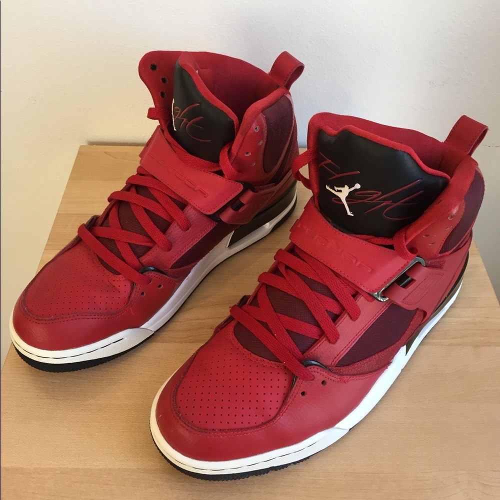 Mens Jordan Flights sz. 10.5 Red/Black