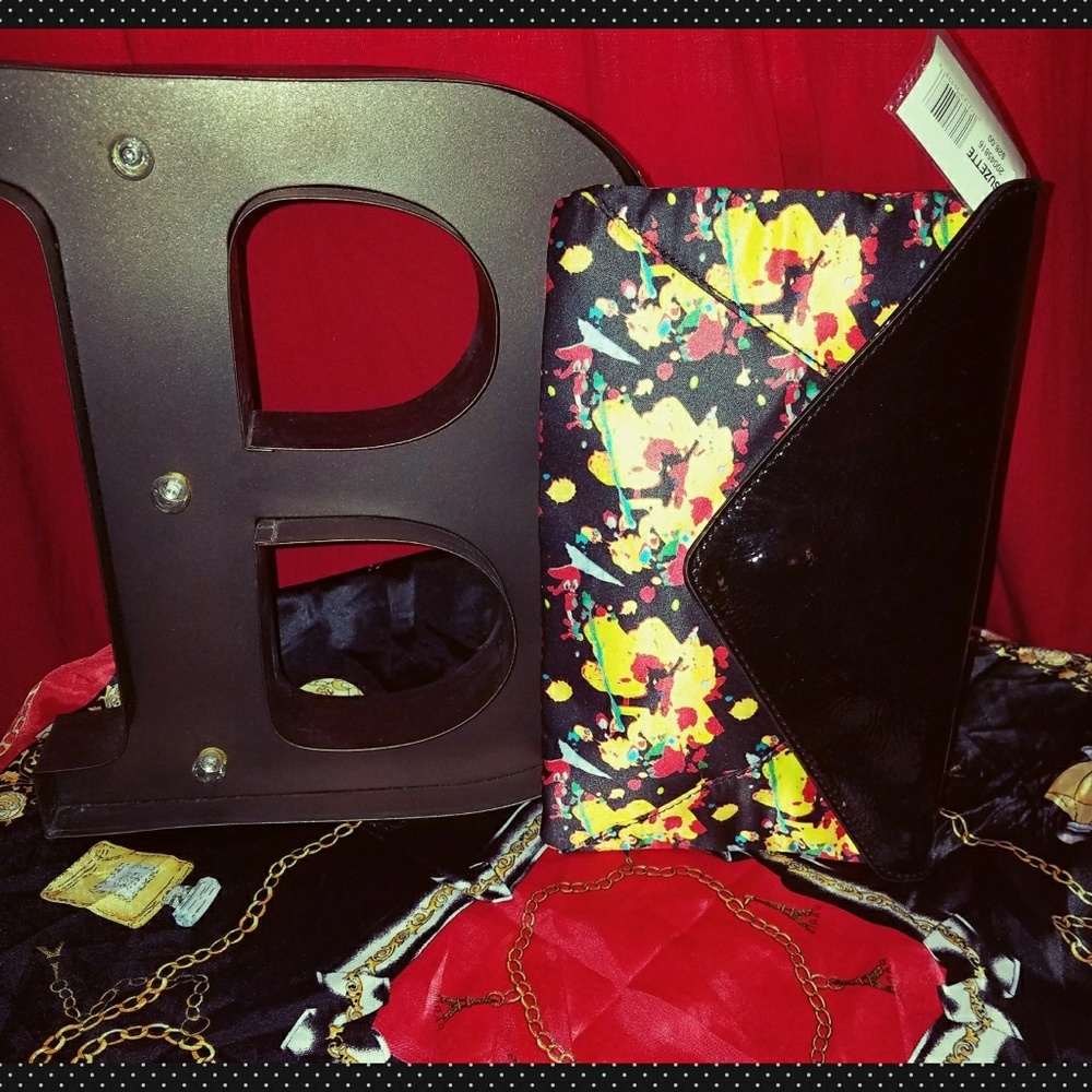 NWT Floral clutch 👛