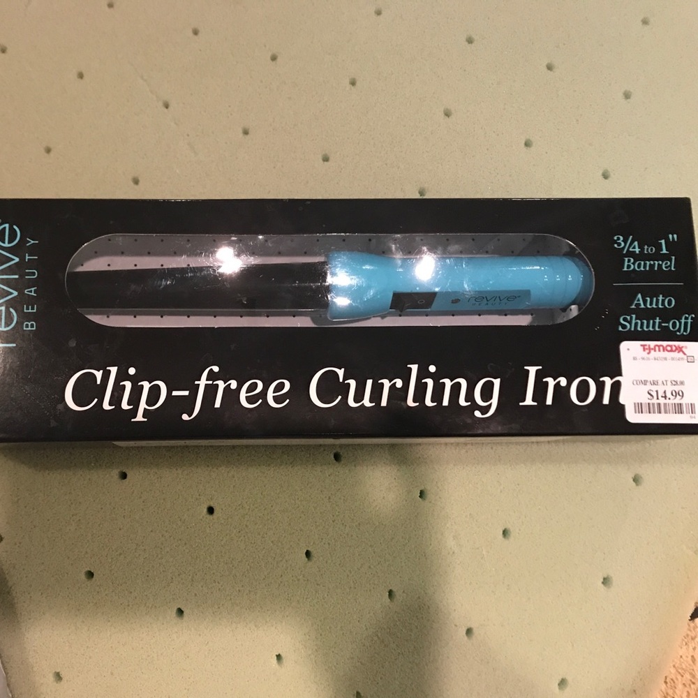 NIB Revive Curling Wand