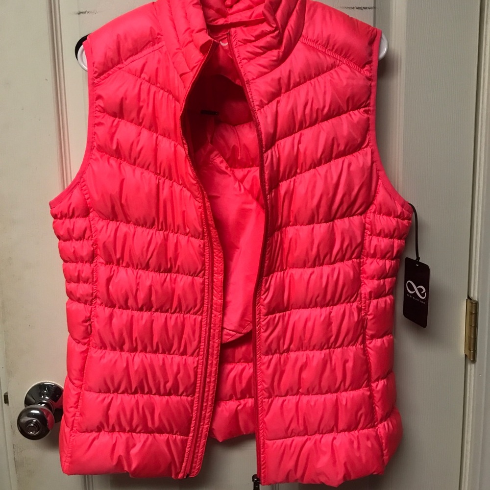 🌸🔥NWT VEST🔥🌸