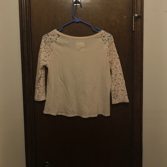 Hollister 3/4 sleeve - Picture 2 of 2