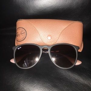 Ray-Ban Erika Classic Round Glasses