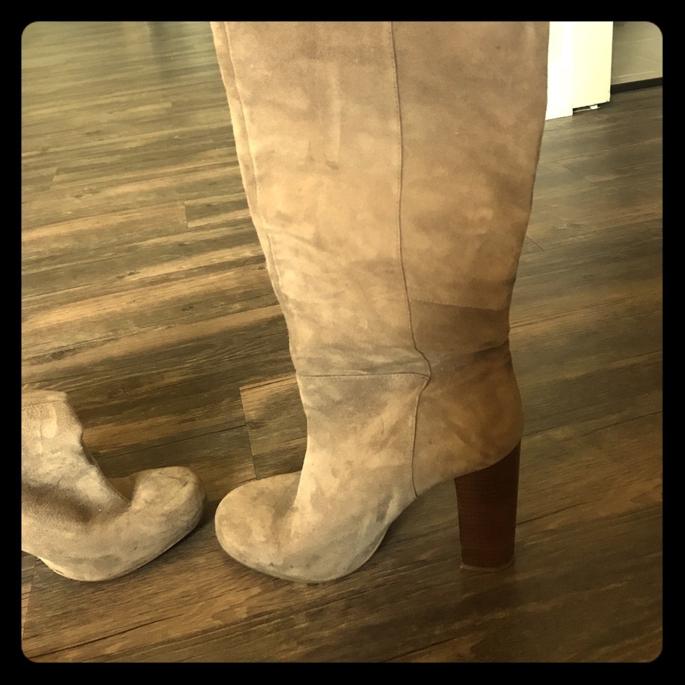 Nude/grey suede boots