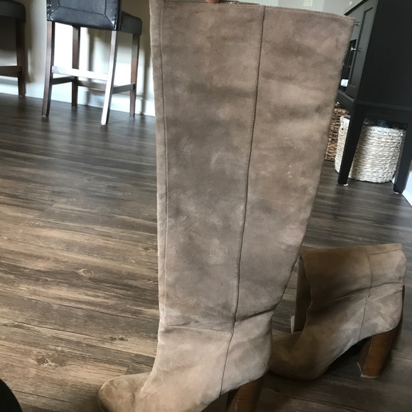 Nude/grey suede boots - Picture 2 of 2