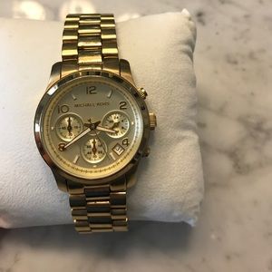 Gold MICHAEL KORS watch ✨
