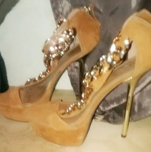 Platform heels tan with gold heel