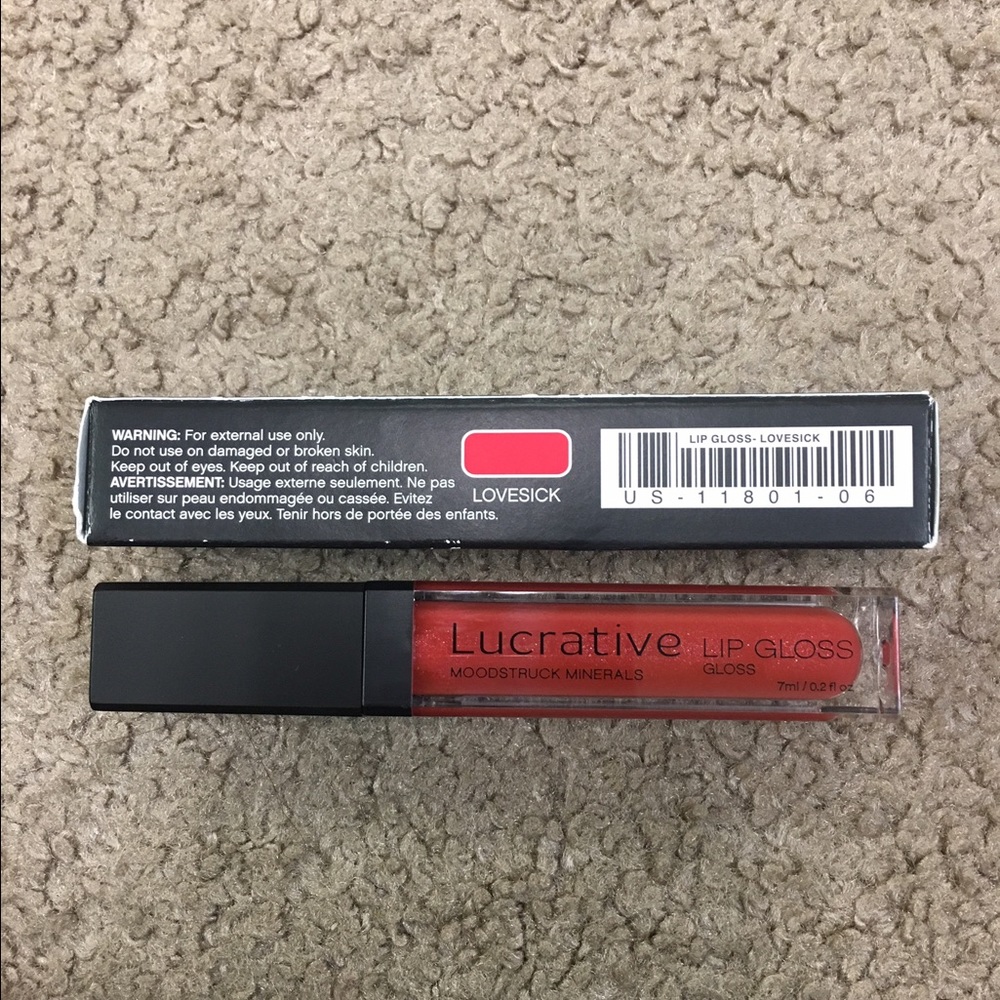 Younique lucrative lip gloss