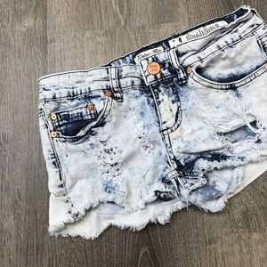 Juniors sz 1 Lightwash Destroyed Destructed Shorts