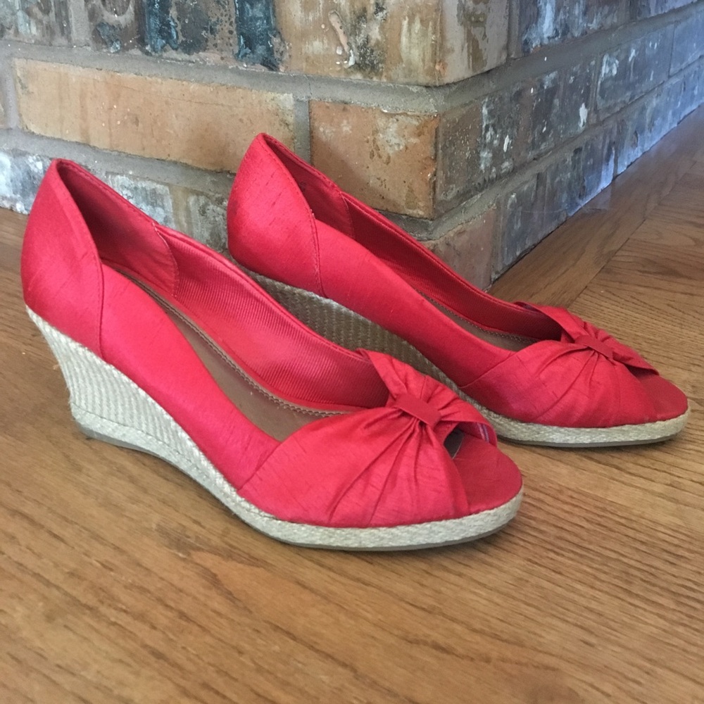Amazingly comfortable wedges!! Satin red peep-toe