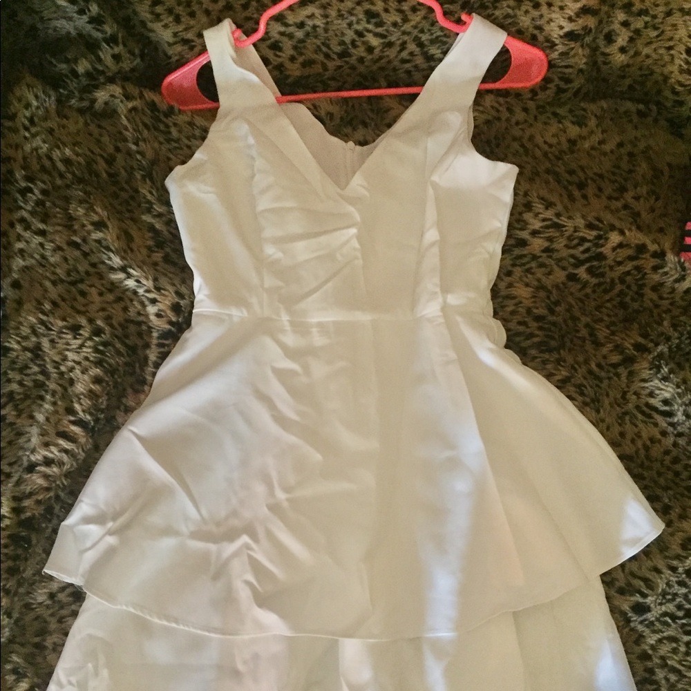 Classic white V-Neck & V-Back Dress