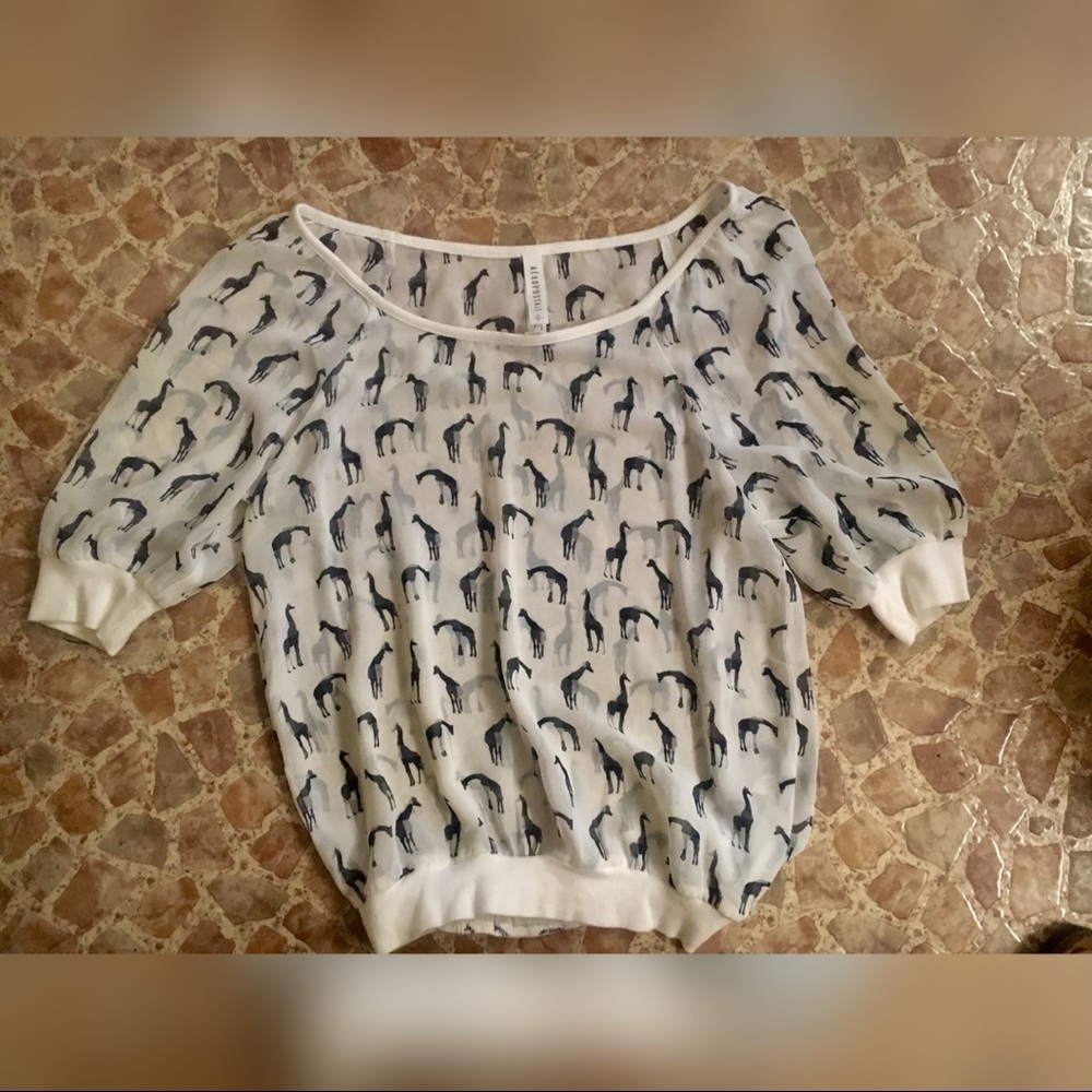 🚫SOLD🚫Sheer giraffe shirt