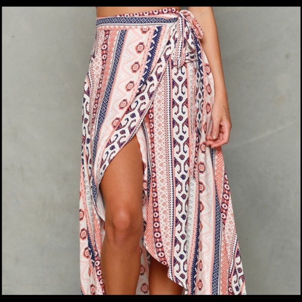 PRICE DROP🌹Flowing assymetrical skirt💕