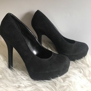 Black platform pumps