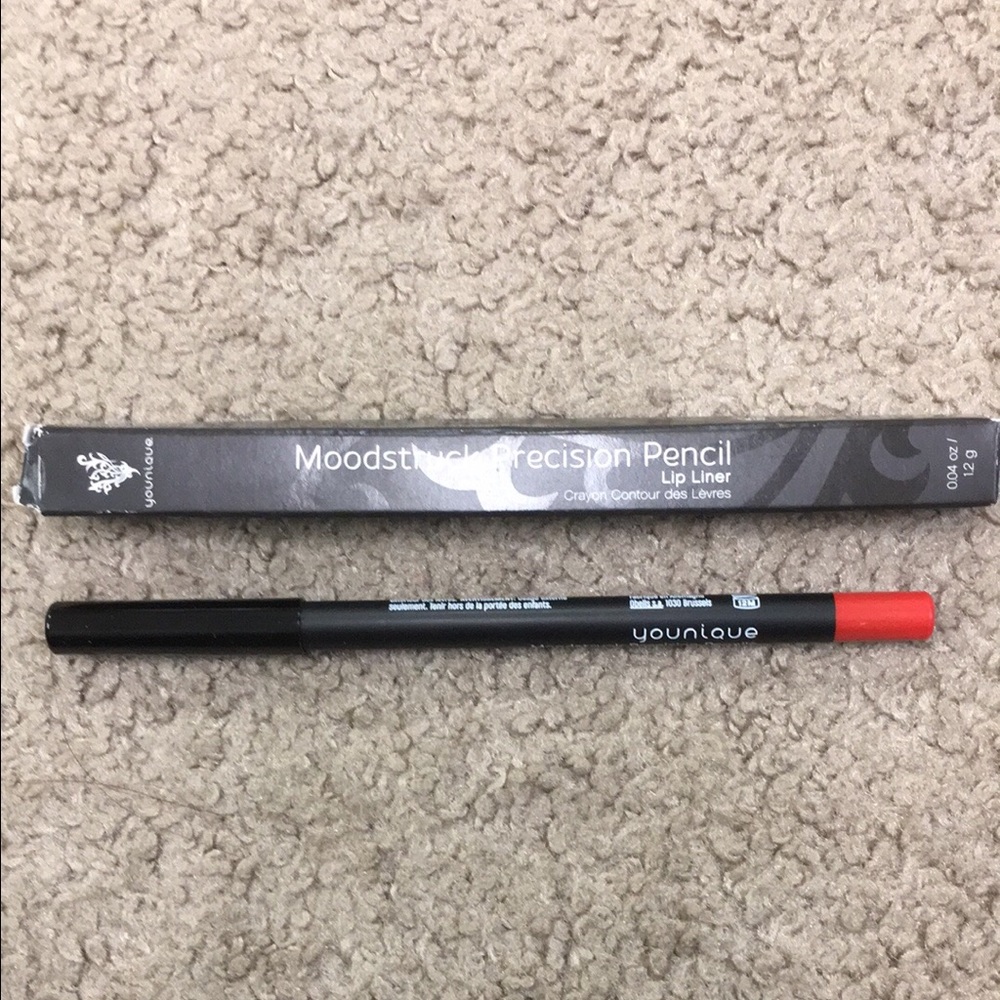 Younique moonstruck Percision lip liner pencil