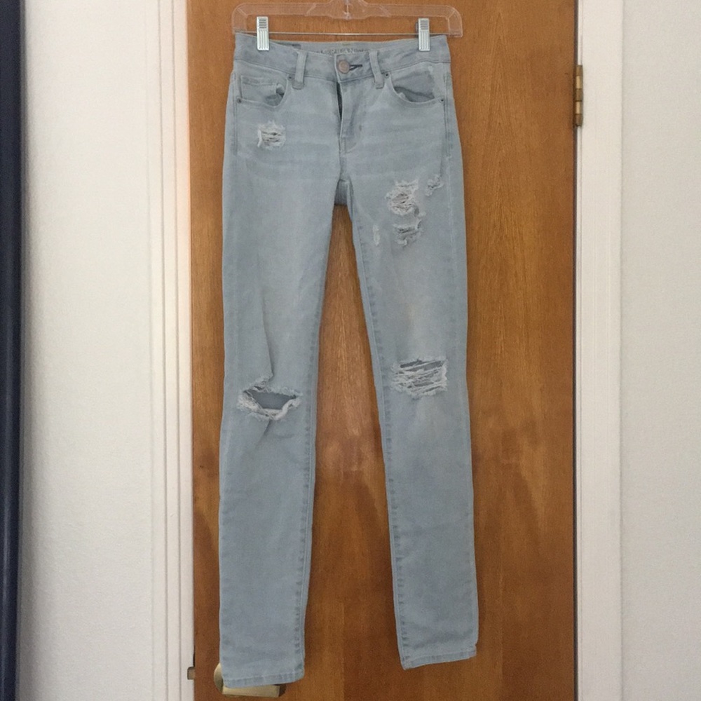 Size 0 American Eagle light wash distressed jeans