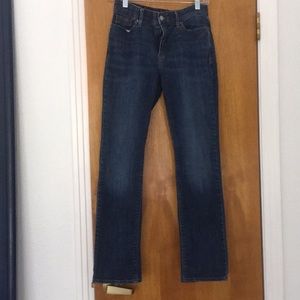 Cute straight leg Levi's