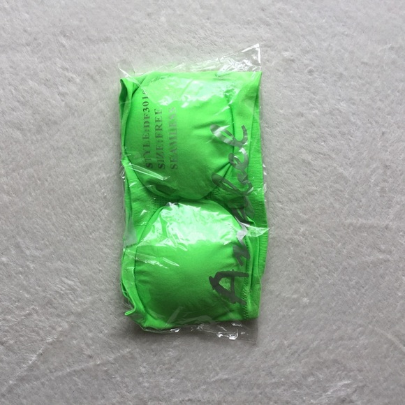 Seamless Removable Pads Bandeau in Neon Green - Picture 2 of 3