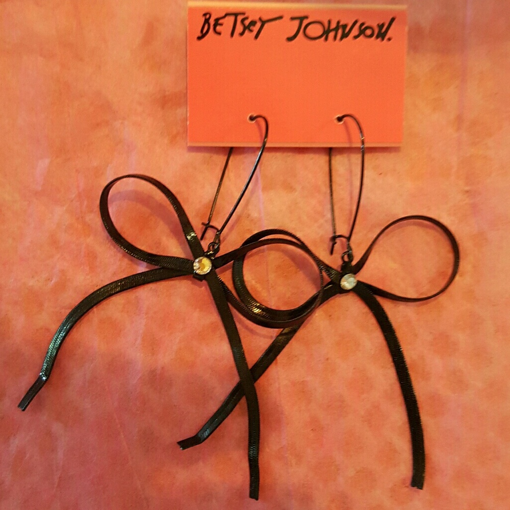 NWT Flirty  Betsey Johnson black bow earrings
