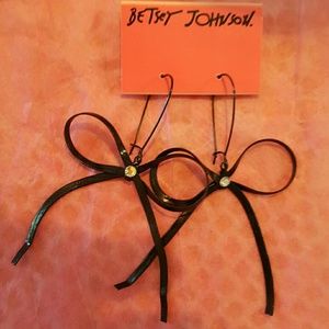 NWT Flirty  Betsey Johnson black bow earrings