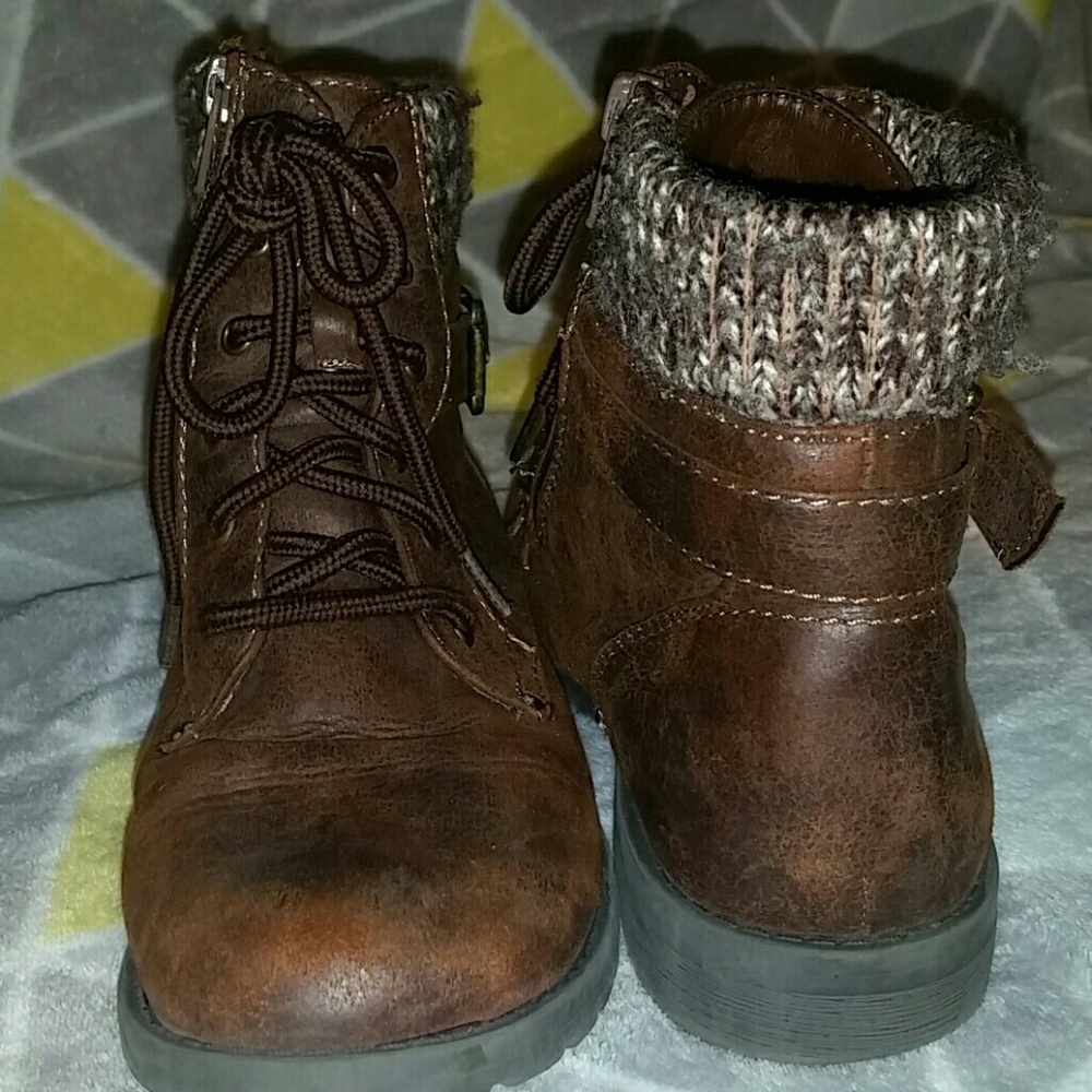 Combat boots with cross net tops