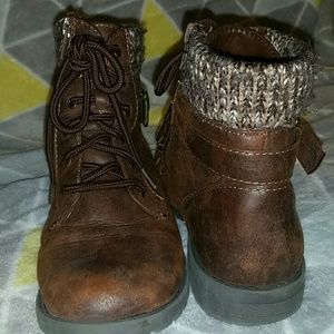 Combat boots with cross net tops