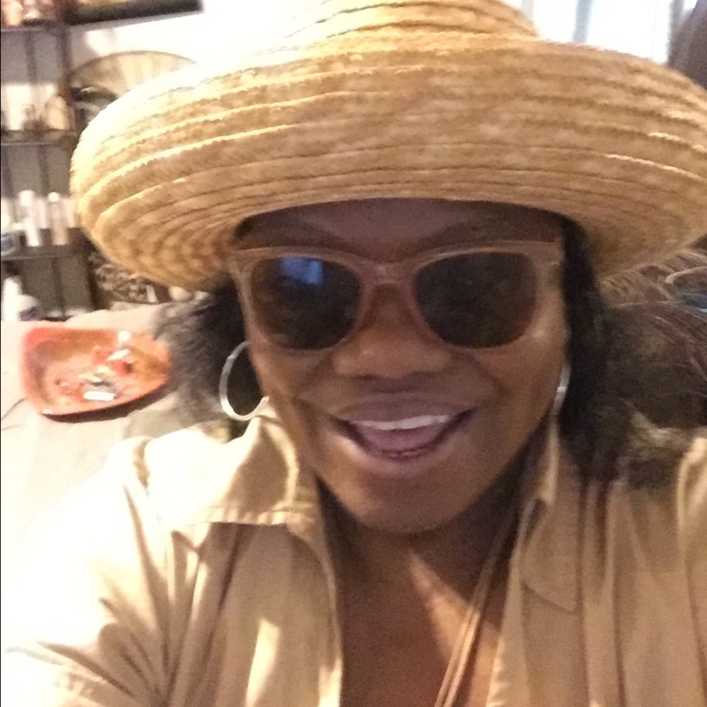 Meet your Posher, Pamela