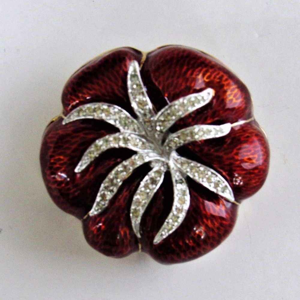 JUDITH LEIBER "Strawberry" Enamel Gold Plated Pin - Picture 4 of 6