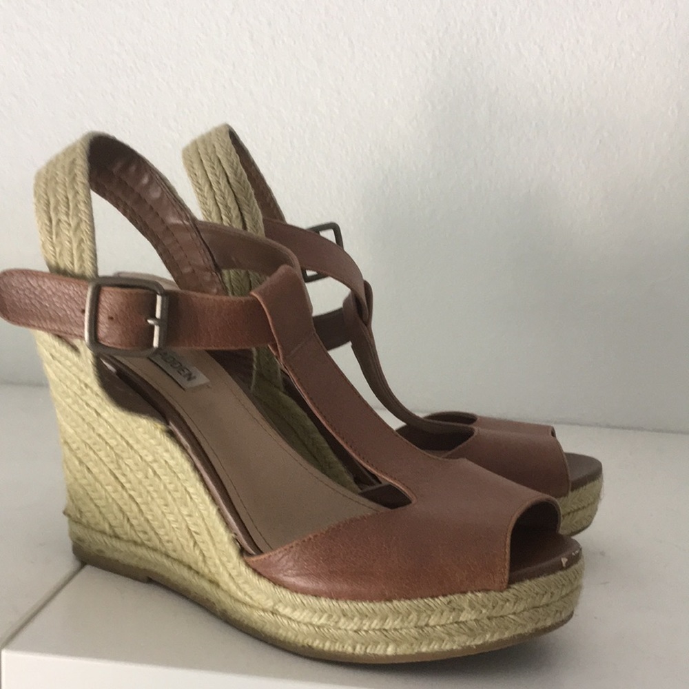 Steve Madden tan wedges