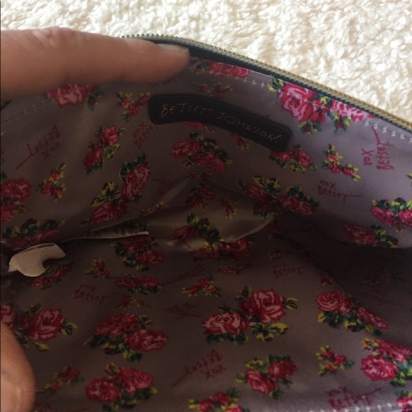 NWOT! BETSEY JOHNSON DBL ENTRY WALLET/CROSS BODY - Picture 5 of 5