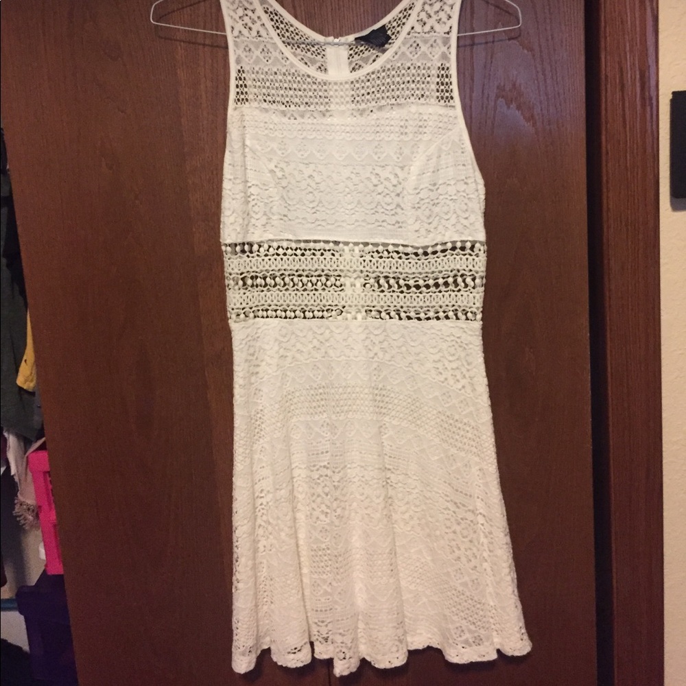 White lace detailed dress