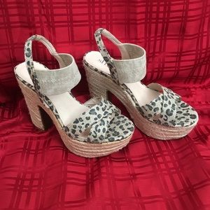 Shi by Journeys 3inch Platform Pumps