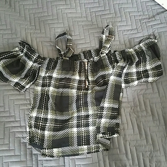 Candies cold shoulder green plaid shirt - Picture 3 of 3