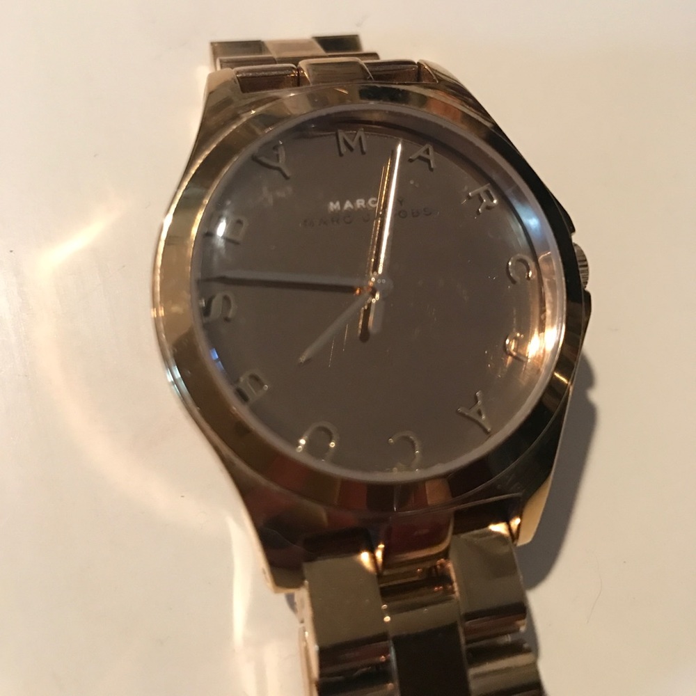 Marc Jacobs Gold Watch - Picture 2 of 3
