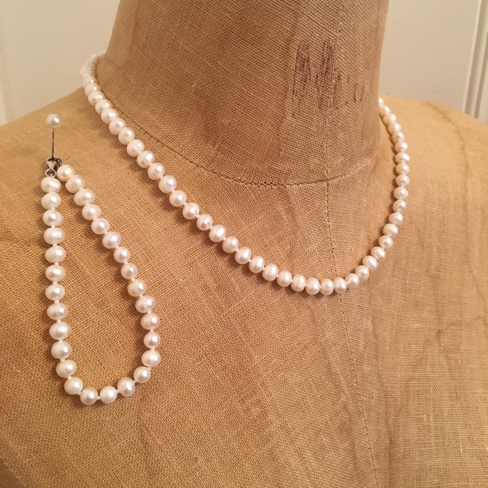 Authentic freshwater pearl necklace & bracelet set