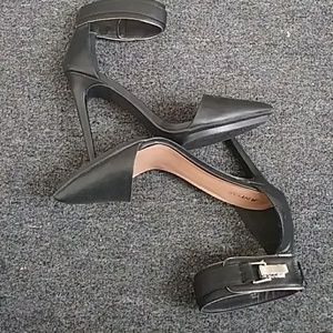 Women's Black Pumps