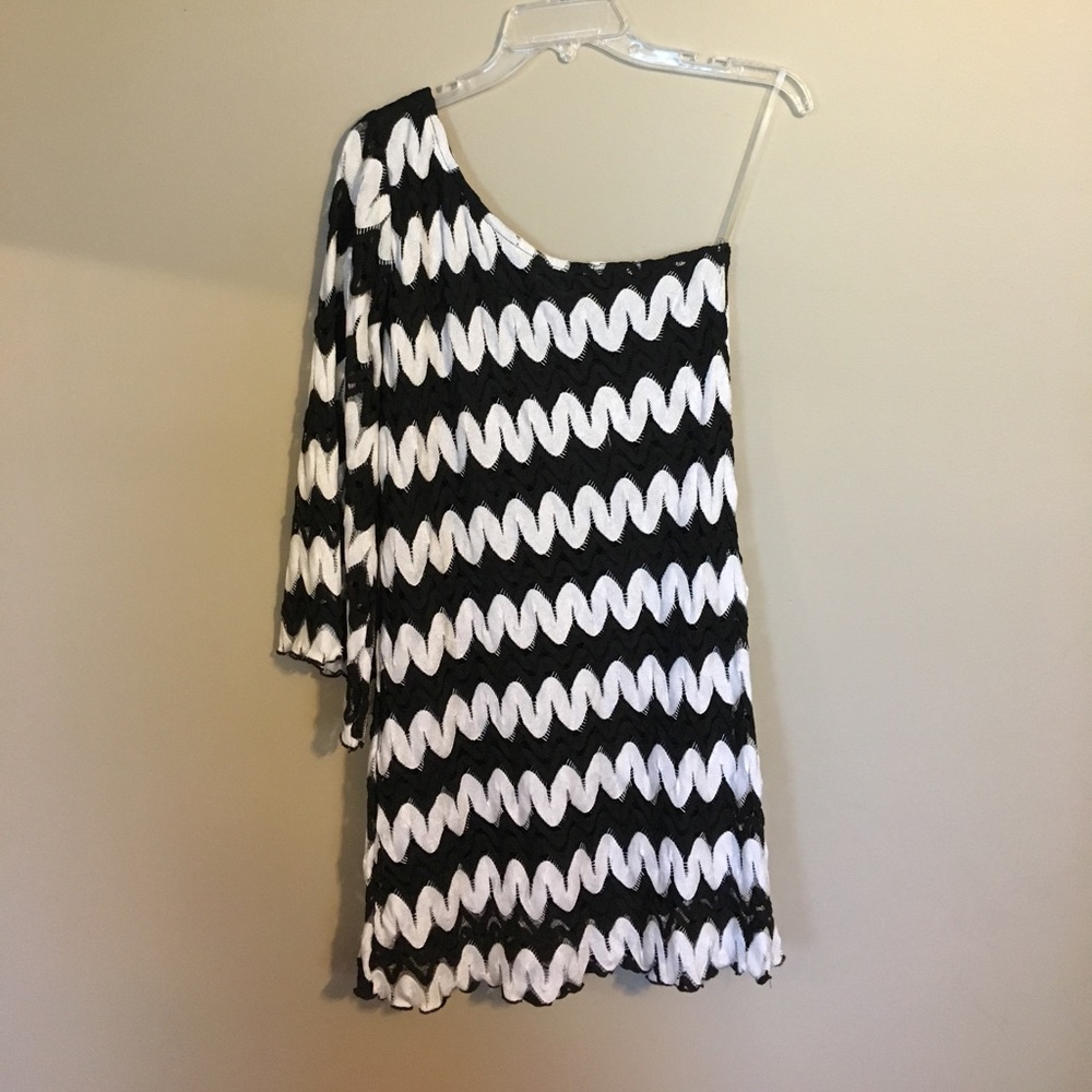 One shoulder chevron print dress