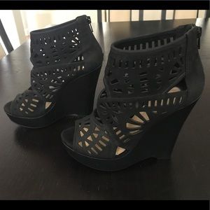 ⭐️SALE⭐️ Gianni Bini Black Wedges, Size 7