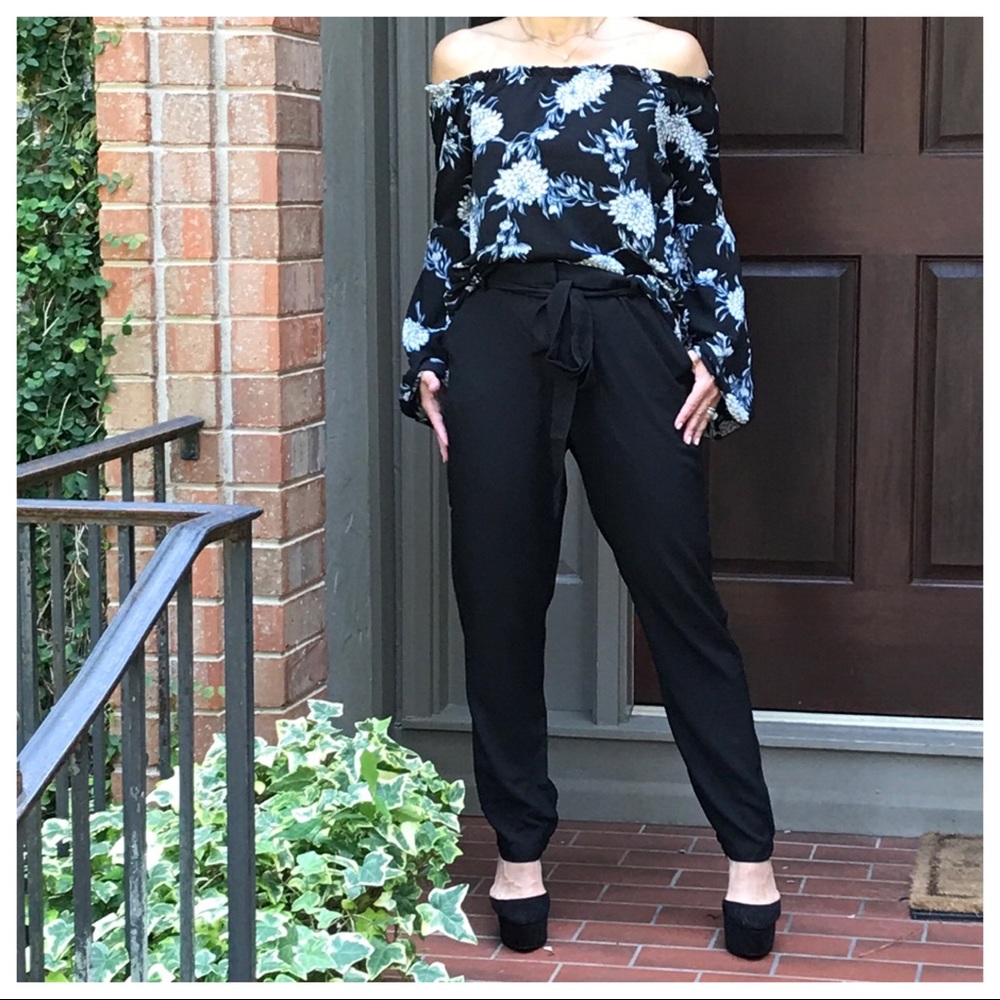 ✨LAST ONE✨Crepe black bow tie waist pants - Picture 2 of 8