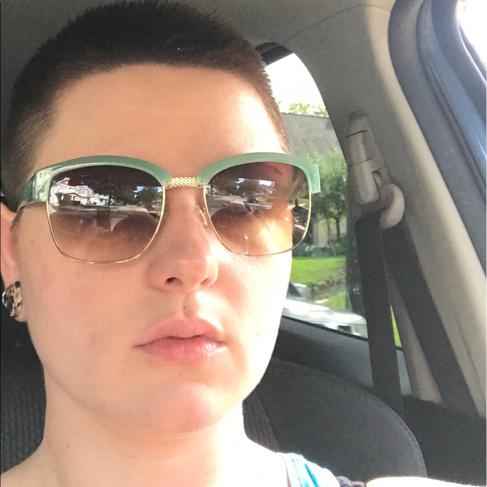 Meet your Posher, Carrie