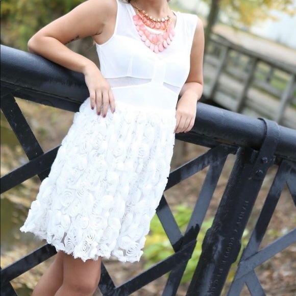 Formal white dress - Picture 1 of 3
