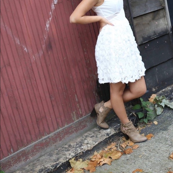 Formal white dress - Picture 2 of 3