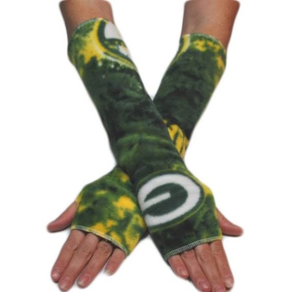 Handmade by twochix Accessories - GREEN BAY PACKERS football fleece arm warmers