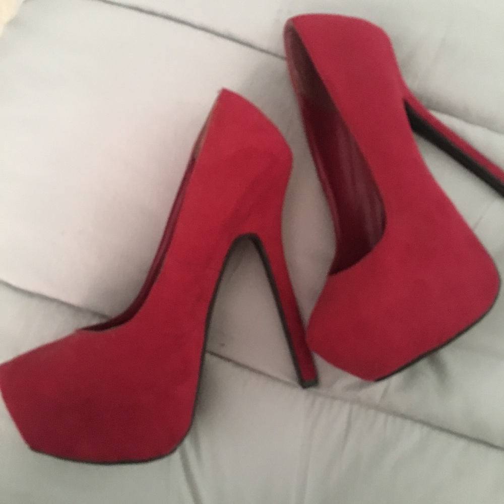 Heels - Picture 2 of 3