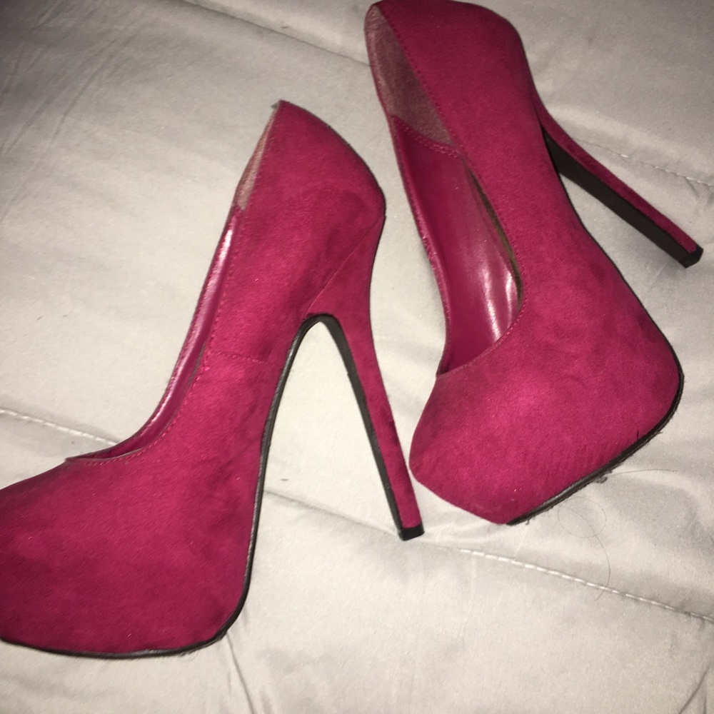 Heels - Picture 3 of 3