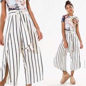STRIPED CAPRI PANTS